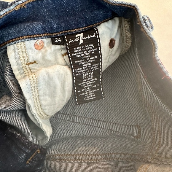 7 For All Mankind Denim Jean Shorts in Soft Vintage Relaxed Fit Bermuda - Picture 7 of 8